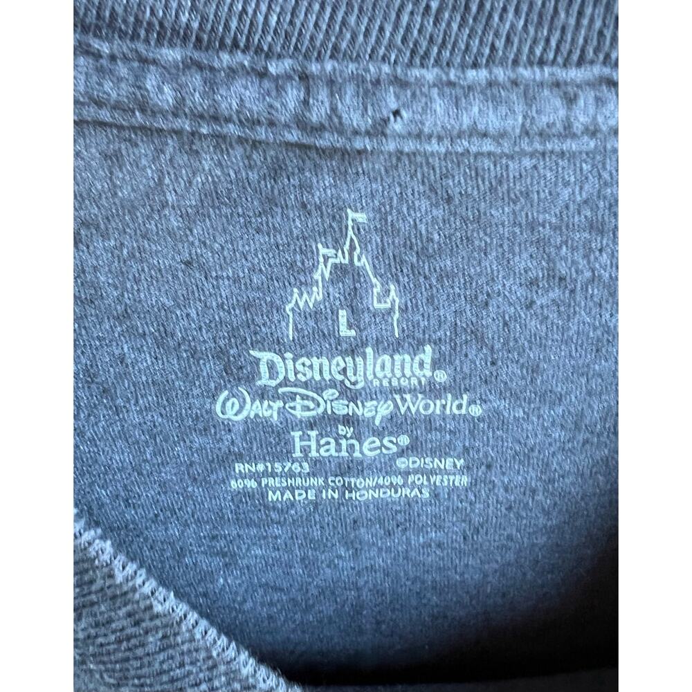 Disney Thrashed Gray Grumpy Snow White Graphic Te… - image 4